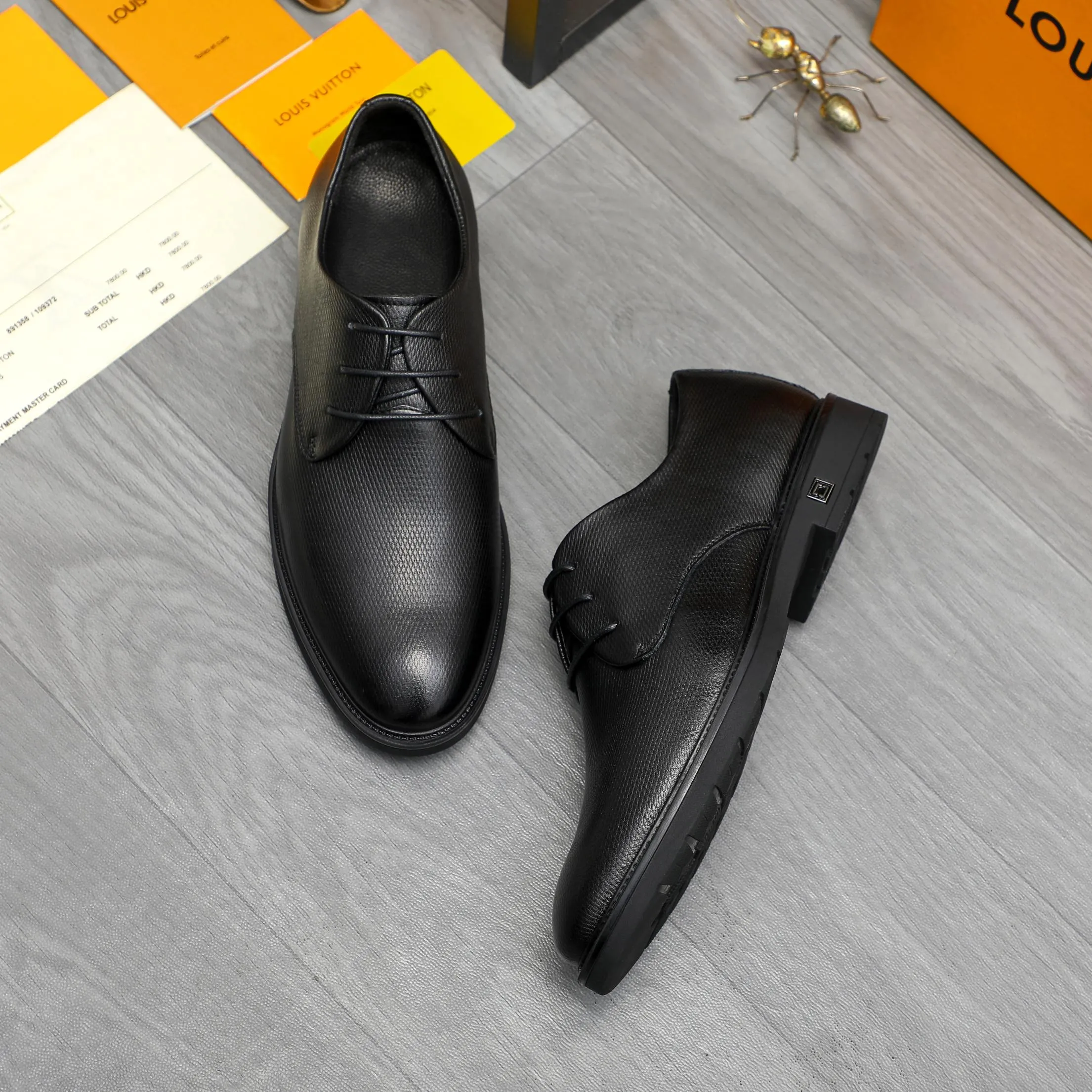 Men's shoes 💰p442 Product trademark: LV (Louis Vuitton) business lace-up leather shoes Regular size: 38-46 (45.46 custom-made, non-returnable) Product materials: Selected vertical grain cowhide upper, cowhide lining, rubber outsole